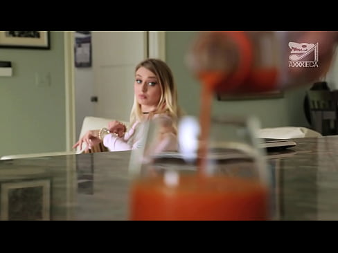 ❤️ Merch poeth gyda titw mawr a pussy tynn yn cael ceiliog o gollwr, ond yn galed iawn Fideo porn wrthon ni ☑