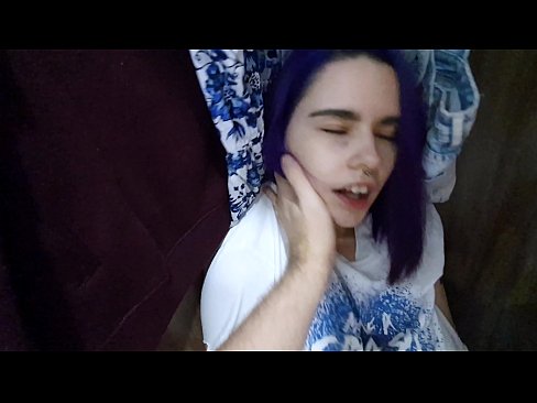 ❤️ Wedi dod o hyd i fy sis yn y closet a helpu ei cum Fideo porn wrthon ni ☑