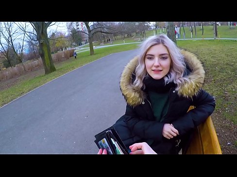 ❤️ Yn llyncu cum poeth dieithryn am arian - blowjob yn y parc gan Eva Elfie Fideo porn wrthon ni ☑